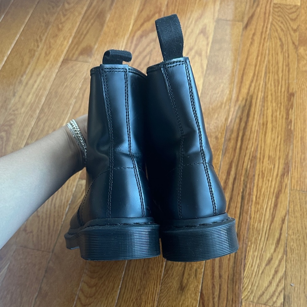 Black Dr Marten boots - Picture 5 of 7